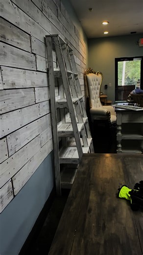 Still making progress setting up the new glass art studio. This is my working studio and warehouse behind it! #deepsouthshelling #resinart #glassart #shatteredglass #CoastalCrafting #stainedglass #artbusiness #amandadillonart | Mettle Modern Design