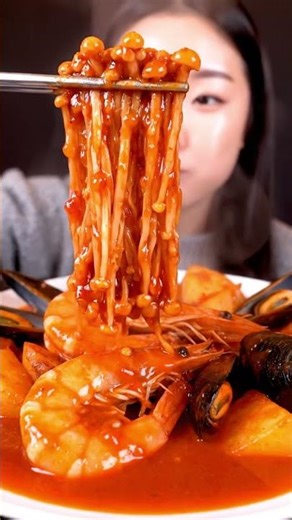 SPICY ENOKI MUSHROOM & SEAFOOD BOIL MUKBANG