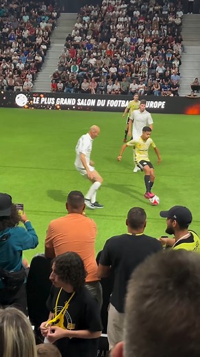 Imagine using Zidane's trick 𝗔𝗚𝗔𝗜𝗡𝗦𝗧 him 🌀 [🎥: @mehdi_amri_10] | Sport360
