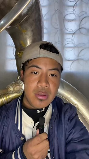 Cómo hacer bajos en la tuba para cualquier canción