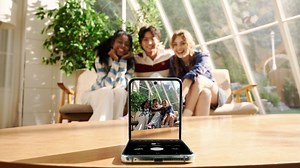 Everything You Need To Know About Galaxy Foldable Smartphones ①