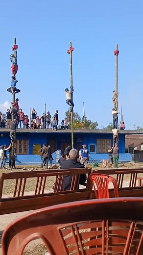 Bamboo pole climbing competition at Shena old village, Christmas 2024 😃 #ChristmasVibes #memoriesforlife #greatevening | Ilotoli Aye