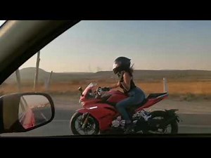 Italika Vortex 300r|Chica biker en carretera.