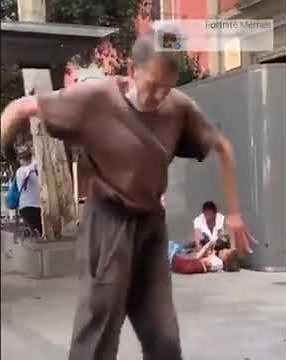 Viejo bailando La bebecita bebe lean (Lean-Superiority)