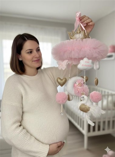 Mobile bébé princesse lune avec cygnes et lapin, mobile rose pour lit de bébé, décoration bébé fille fait main, cadeau baby shower, mobile personnalisé - Etsy France