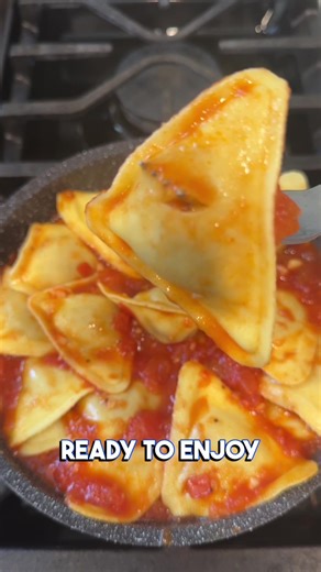 Are you tired of waiting for the kettle to boil every time you cook? With the Klear Mini Bar, your cooking experience is about to get easier and more efficient! Klear isn’t just for drinking—it's perfect in the kitchen too! This device provides purified cold and hot water at the touch of a button, making your cooking routine smoother and faster. Whether you’re boiling water for pasta, preparing soups, or making instant meals, Klear delivers hot water fast, eliminating the need to heat up the ket