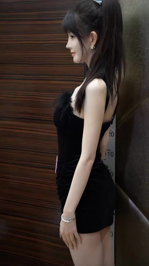 Shanghai Auto Show Car Model Interview | It's you still #It's you still #Model Beauty #Perfect Body #big long legs #camerashot