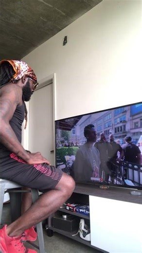 Fans mob speed at pancake house (Live Reacting to iShowSpeed)