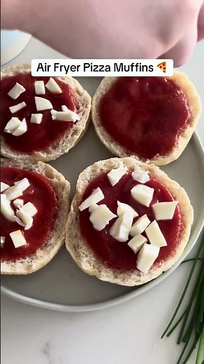 Air Fryer Mini Snack Pizzas 🍕