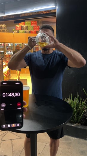 Desafio do Chopp: Beber 1,7 Litros em 2 Minutos! 🪴🤣
