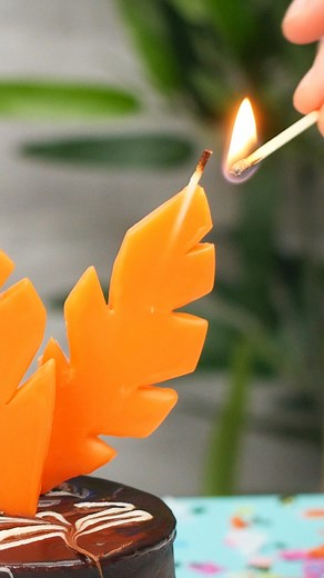 These cute and easy candles are light as a feather and sure to impress your party guests! 🎂 | Crafty