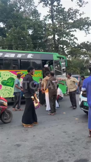 Special Police Officer Brutally Assaulted for Questioning One-Way Violation in Guruvayur A Special Police Officer was brutally assaulted in Guruvayur for questioning a violation of traffic rules. The victim has been identified as Harish, a native of Vattekkad, Konnetath House. The incident occurred around 7 a.m. today at Manjulal Junction. The bus involved was carrying a group returning to Tamil Nadu after visiting Sabarimala. After descending the overbridge, the bus turned right instead of the 