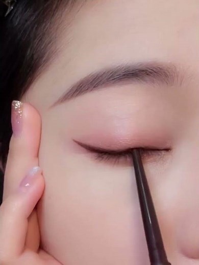 Eyeliner Made Easy 👁️ | Simple Beginner Eyeliner Tutorial | Step-by-Step Eye Makeup Guide #shorts