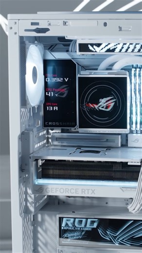 Dengan layar LCD full-color 5 inci, motherboard kamu akhirnya dapetin main character moment-nya. ✨🔥 #ROG Crosshair #X870E Glacial memungkinkan kamu menampilkan: 👾 Animasi eksklusif ROG 🔢 Statistik sistem real-time 🌟 Visual custom sesuai gaya kamu Lihat lebih lanjut 👉 https://rog.gg/x870glacial | ASUS Republic of Gamers