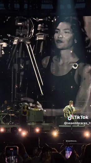 Sam Fender and Olivia Dean's Live Performance of Rein Me In