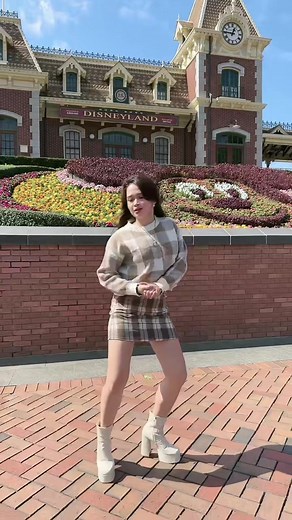 Disneyland Fashion: Style Tips from the Park