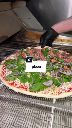 You top it, we bake it. Create your dream New York–style pie and watch it come out of the oven hot, cheesy, and ready to fold. #nystylepizza #newyorkstylepizza #pizza #pizzalover #nyslice