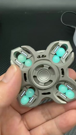Perfect fidget spinner that glows in the dark, has a pleasant sound, a novel shape and a comfortable feel#EDC #fidgetspinner | Fidget Toys