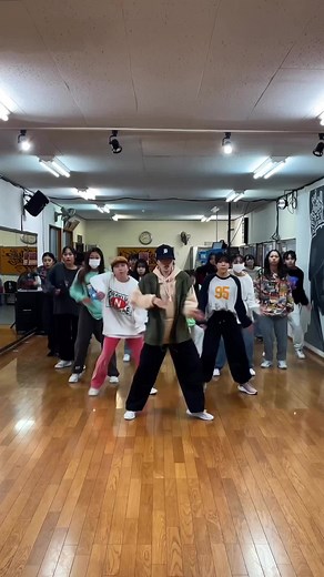 Dynamic Street Dance Choreography by Waon from Japan
