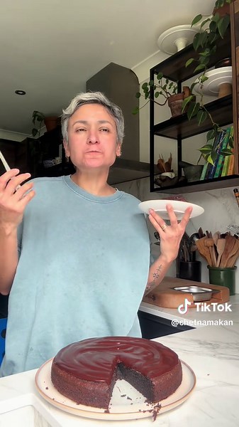 Easy Chocolate and Beetroot Cake Recipe to Try