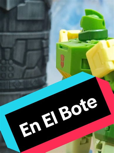Arcee Es Capturada Por Los Decepticons, Para Su Suerte Escucha A Springer Serca Del Lugar, Aunque No Se Encuentra En Las Celdas De La Nemesis Si No En Una Represión Más Personal, Al Buscarla Springer Hace Uno De Sus Acostumbrados Chistes, Hasta Que Con La Aclaración De Arcee, Al Principio Cree Que Es Una De Esas Mañas Extrañas De Los Coleccionistas De Meter A Las Fembots En Frascos #TransformersStopMotion #Springer #Arcee #Parodia #StuartLittle2