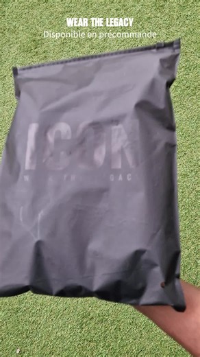 Maillot disponible en précommande via le lien en bio