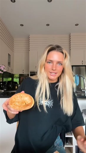 Izzy 🇦🇺 on Instagram: "🇦🇺🥧🇦🇺🥧🇦🇺DAY 16 BANANA BOOGIE REVIEW come on cuz #reels #piereview #reviews #australia #southaustralia #adelaide #pie #foodie #aussie #porkpie #bananaboogie #bakery #foodreview #radelaide"