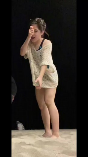 Niana Guerrero's Stylish Shorts Dance Moves 🌟