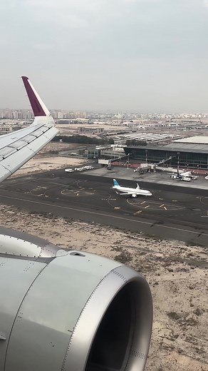 Qatar Airways Flight 1072 Descent & Landing in Challenging Weather