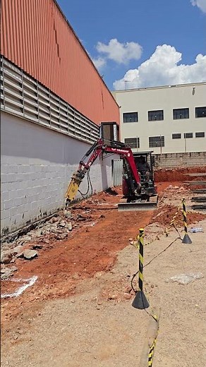 YANMAR VIO 30 COM ROMPEDOR HIDRÁULICO