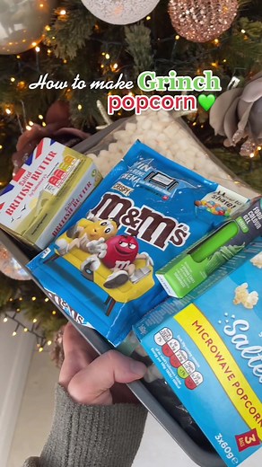 How to Make Grinch Popcorn for Christmas Movie Nights