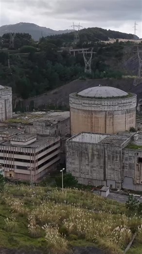 HRom on Instagram: "Un resumen muy resumido de la barbarie y sinrazón de la central nuclear de Lemóniz."