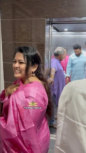 മധു ചേട്ടൻ വിളിച്ചപ്പോൾ ലിഫ്റ്റിലേക്ക് ഓടി കയറി ഭാര്യ ദിവ്യ 😍 #madhubalakrishnan