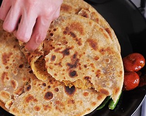 Chhatu’r Porota—detailed recipe with video by