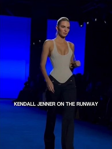 Kendall Jenner at Schiaparelli SS25 | Paris Fashion Week #kendalljenner #schiaparelli #ss25 #pfw