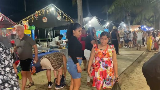 Live At Depiction Paintings At Placencia Christmas Market 🎄🎅🎁 | Hot Off The Press - Belize