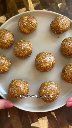 Carrot Cake Truffles #nobakedessert #carrotcake #healthydessert