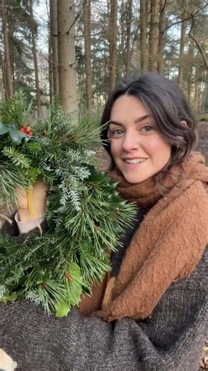 Foragesf on Instagram: "Only foragers can turn a 10-minute walk into the most beautiful wreath on the block. Follow @foraged.by.fern on Insta and @foragedbyfern on TikTok for more amazing foraging tips and tricks! No copyright infringement intended. #foraging #christmas2025 #forageSF"