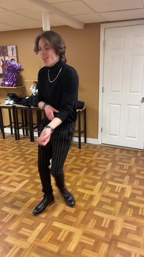 everybody cut footloose🕺🏻 #fyp #foryoupage #viral #viralvideo #trending #dance #freestyle #takingover #takingovertiktok #footwork #metaldancer #comedydance #idomylildancydance #linedance #countrylinedancing #linedancing #footloose #footloosechallenge #footlooselinedance