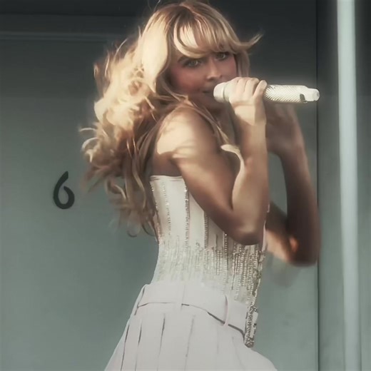 Sabrina Carpenter Shares School Struggles and Posting Updates