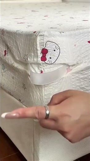 Hello Kitty bedsheets stay secure by adding pipe holders, preventing them from slipping off easily.