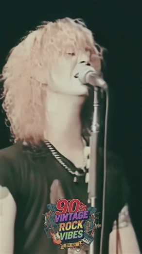 Axl Rose & Izzy Stradlin: The brotherhood of GNR! #axel #90s #concert #vintagerock