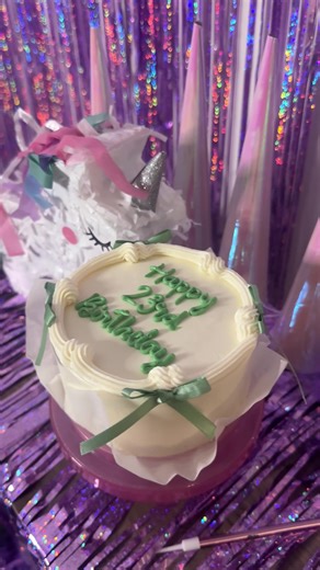 @dbakers Sweet Studio coquette bento cake cookies and cream mint and white and unicorn 🦄 piñata from @target #happybirthdaytome🎂🎉 #happybirthday