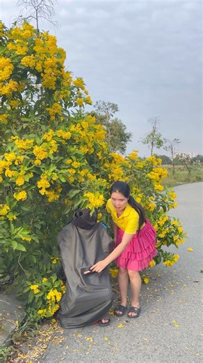 The lucky girl meets a stranger and the ending #funny #hai ❤️❤️