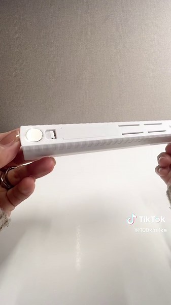 ダイソーに新しいセンサーライトでました😍✨ #ダイソー #防犯 #100均 ⁡ 前のセンサーライトより見た目も良いし、電池入れる場所も改善して良い感じ💕 ⁡ 明るいから電池の減りは早いかもですが🤣 ⁡ ✅センサーライト 価格:330円 4972822710473 ⁡ #センサーライト #ひとり暮らし ⁡