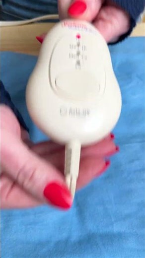 Use a heating pad to keep melted chocolate from hardening! 🍫 #chocolate #baking #candy #strawberry