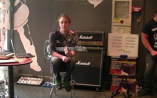 世界最快的吉他手2012 999BPM(惊人的手速)