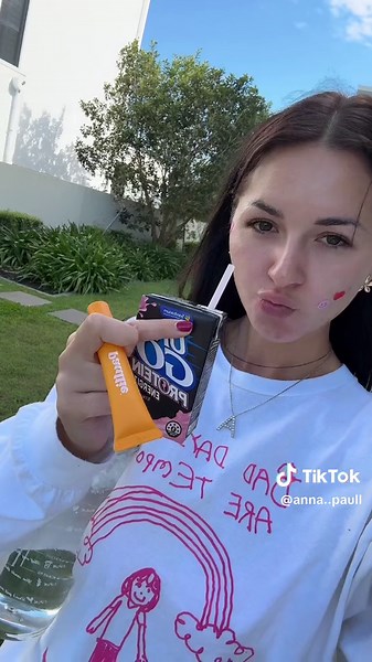 Anna Paul Spaghetti: Anna Paul Reacts to Pasta with 😵‍💫 Emoji