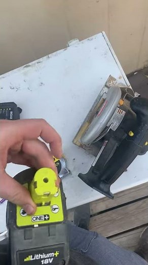How to fix Ryobi lithium battery not charging. Blinking red.