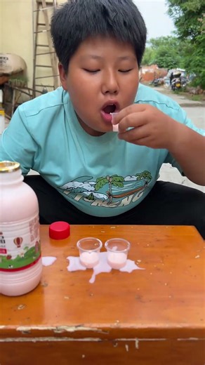 Milk Drinking Challenge! #FunFamily#Challenge
